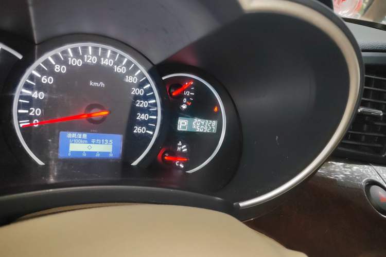 Used Nissan Quest 2015 3.5L SL Odometer Close Up
