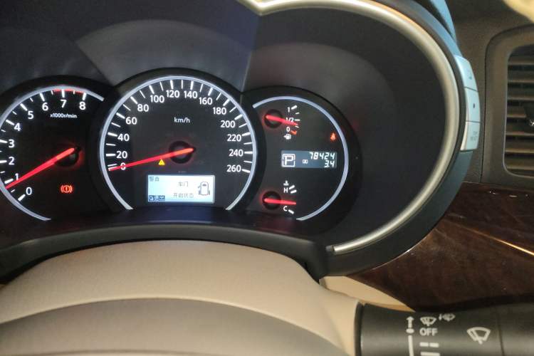Used Nissan Quest 2015 3.5L SL Odometer Close Up