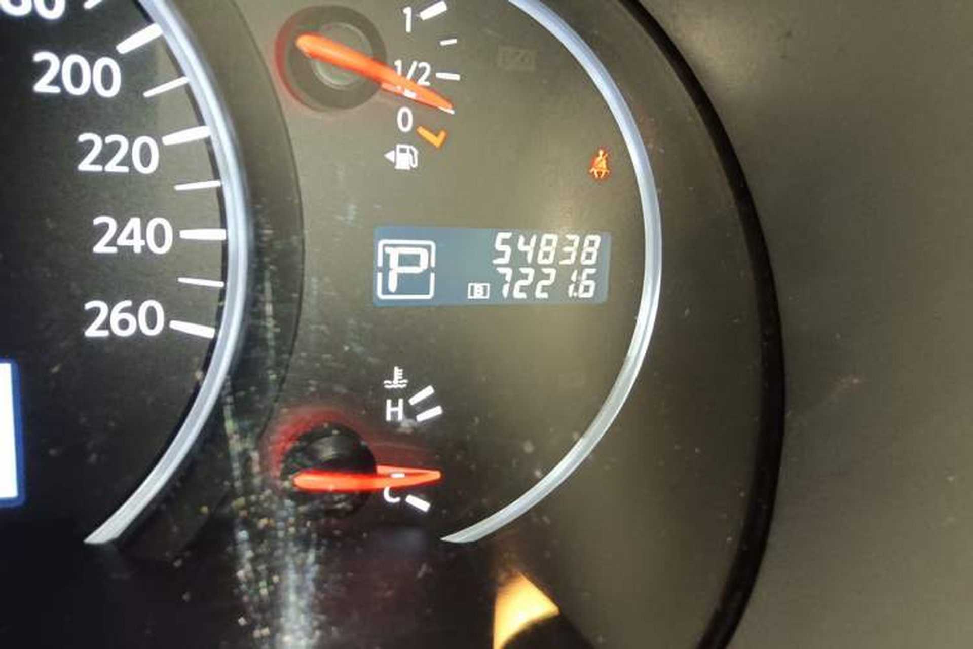 Used Nissan Quest 2015 3.5L SL Odometer Close Up