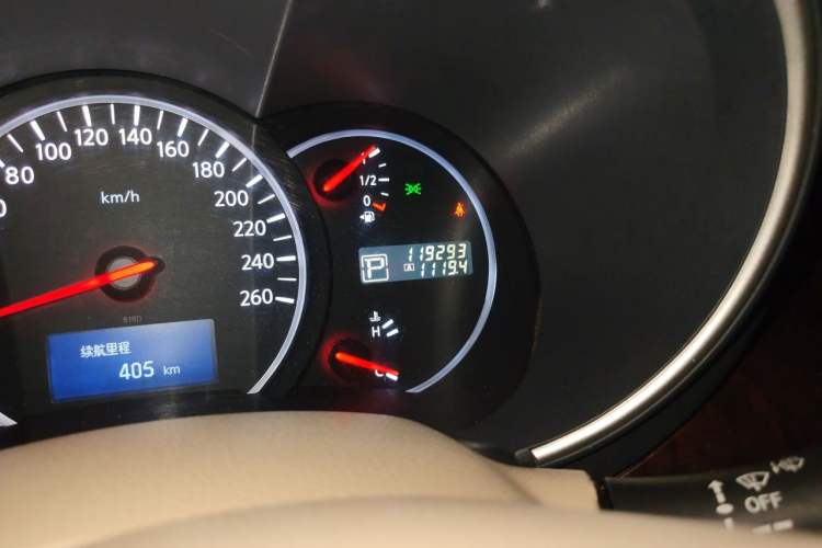 Used Nissan Quest 2015 3.5L SL Odometer Close Up