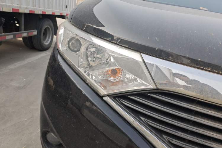 Used Nissan Quest 2015 3.5L SL Right Front Headlight
