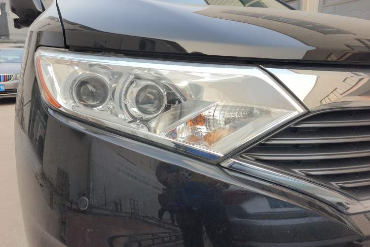 Used Nissan Quest 2015 3.5L SL Right Front Headlight