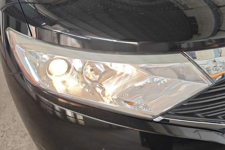 Used Nissan Quest 2015 3.5L SL Right Front Headlight