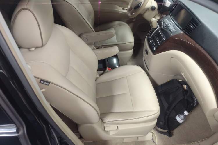 Used Nissan Quest 2015 3.5L SL Right Front Seat