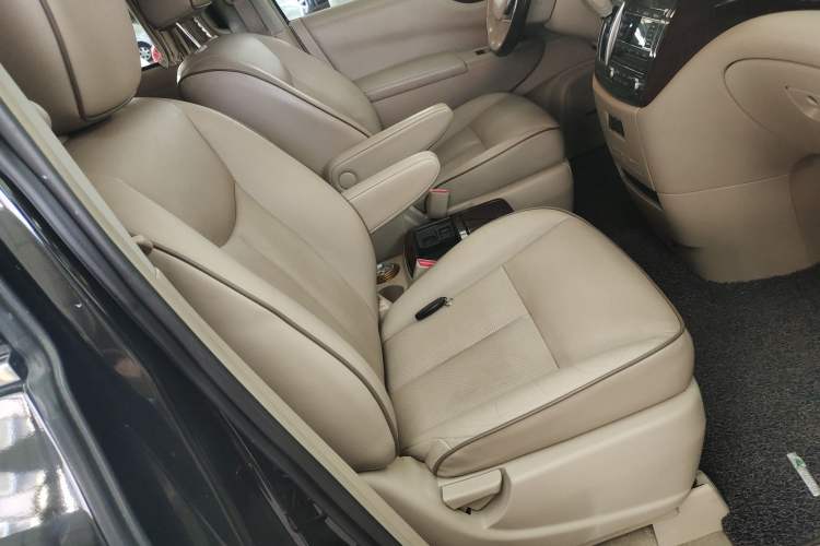 Used Nissan Quest 2015 3.5L SL Right Front Seat