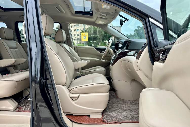 Used Nissan Quest 2015 3.5L SL Right Front Seat