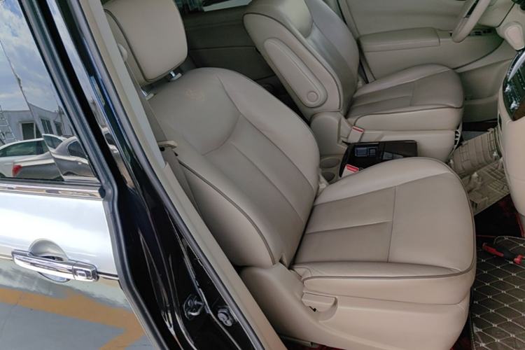 Used Nissan Quest 2015 3.5L SL Right Front Seat