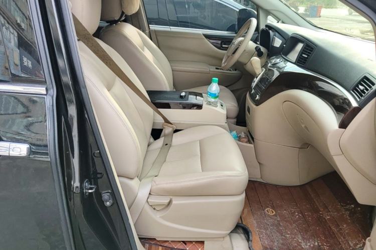 Used Nissan Quest 2015 3.5L SL Right Front Seat