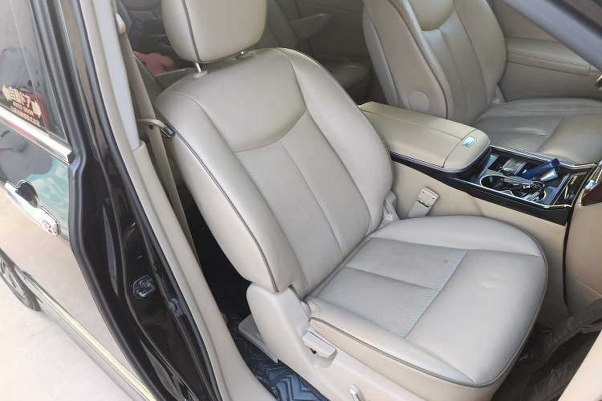 Used Nissan Quest 2015 3.5L SL Right Front Seat
