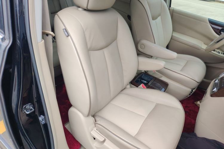 Used Nissan Quest 2015 3.5L SL Right Front Seat