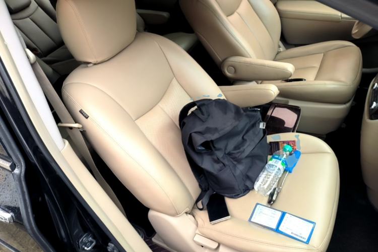 Used Nissan Quest 2015 3.5L SL Right Front Seat