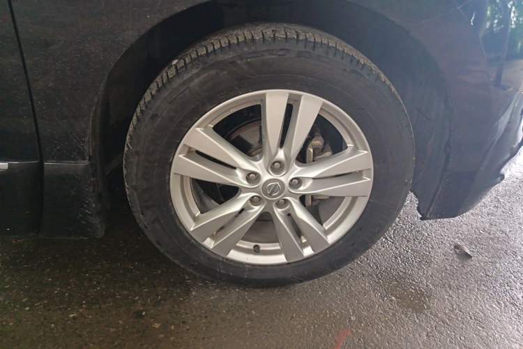 Used Nissan Quest 2015 3.5L SL Right Front Wheel Hub
