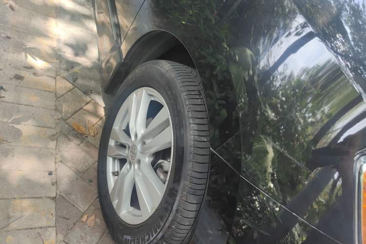 Used Nissan Quest 2015 3.5L SL Right Front Wheel Hub