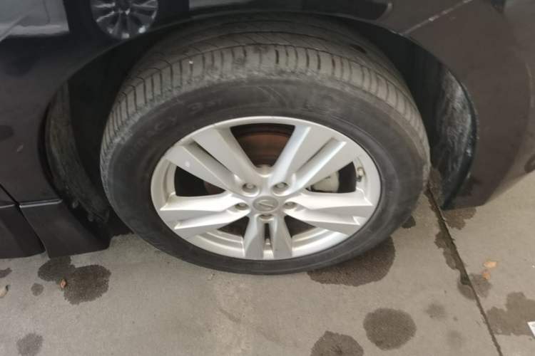 Used Nissan Quest 2015 3.5L SL Right Front Wheel Hub