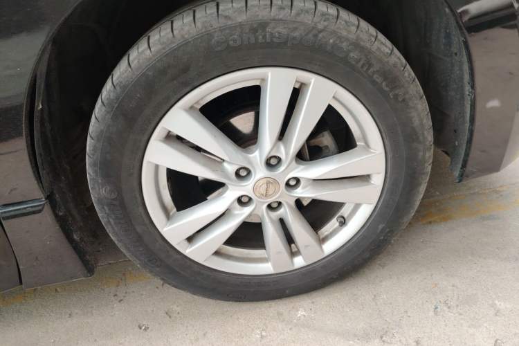 Used Nissan Quest 2015 3.5L SL Right Front Wheel Hub