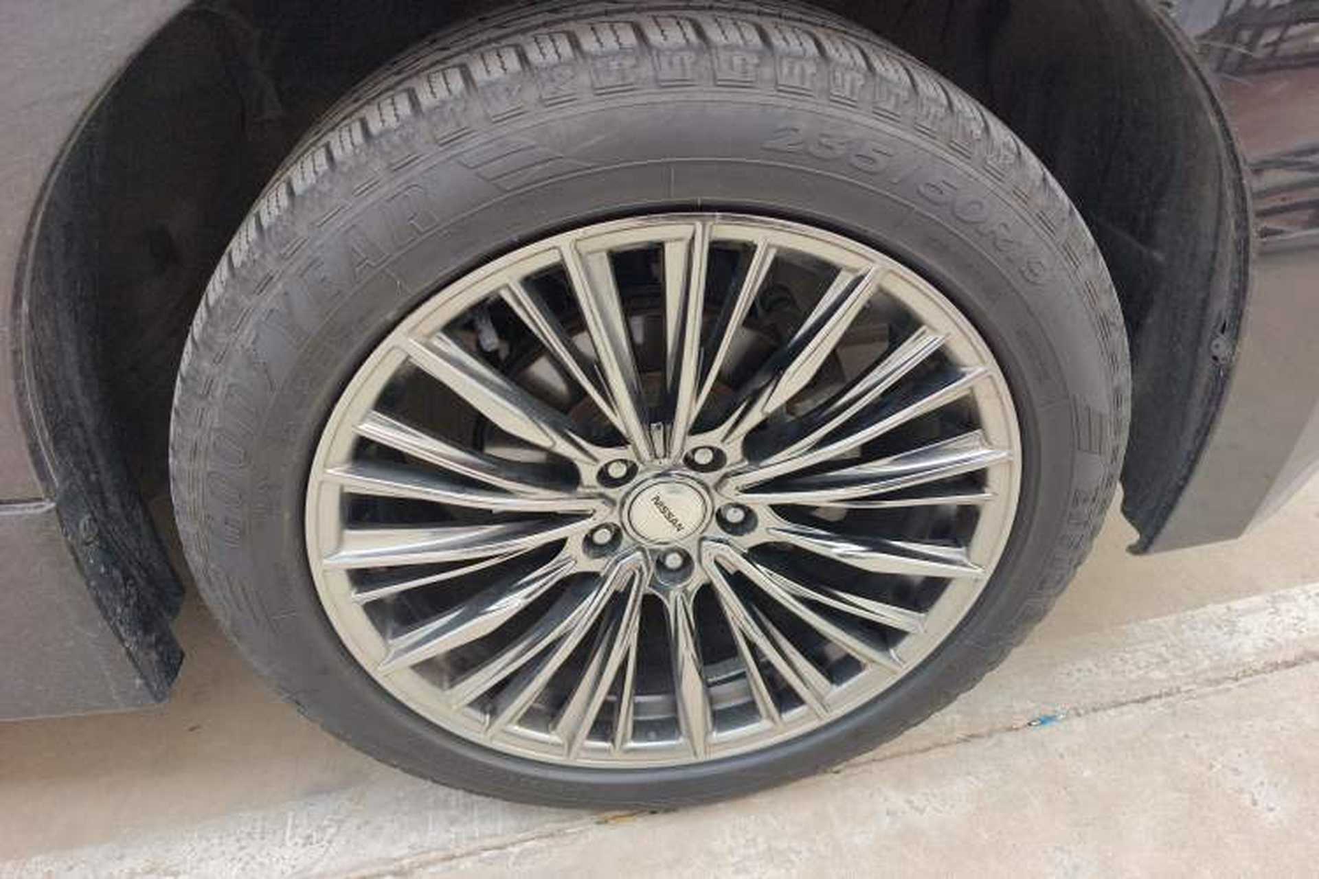 Used Nissan Quest 2015 3.5L SL Right Front Wheel Hub