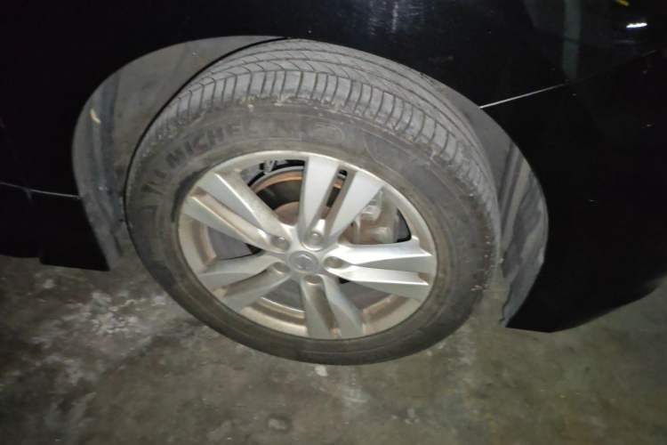 Used Nissan Quest 2015 3.5L SL Right Front Wheel Hub