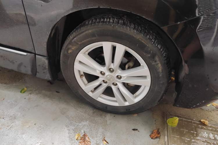 Used Nissan Quest 2015 3.5L SL Right Front Wheel Hub