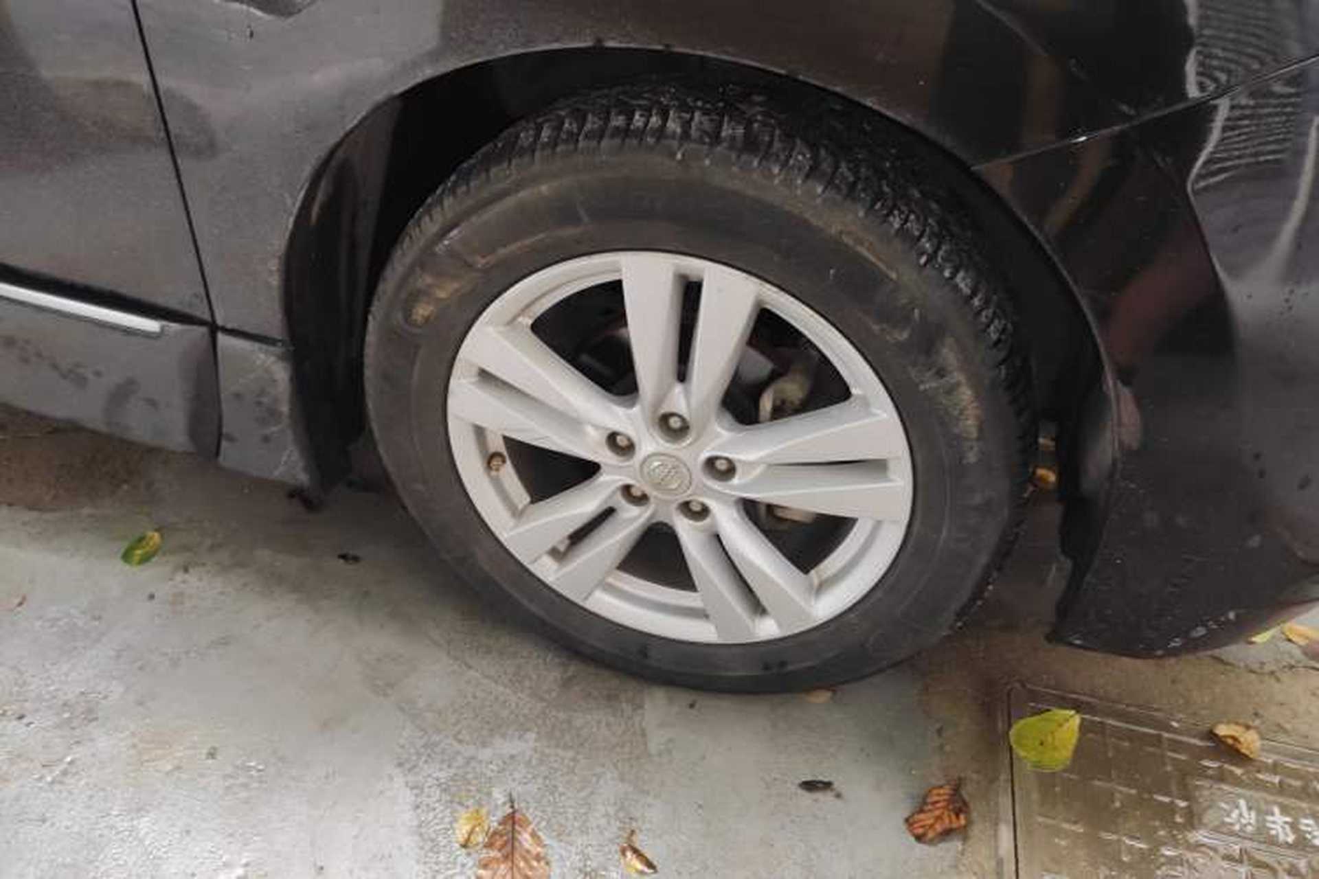 Used Nissan Quest 2015 3.5L SL Right Front Wheel Hub