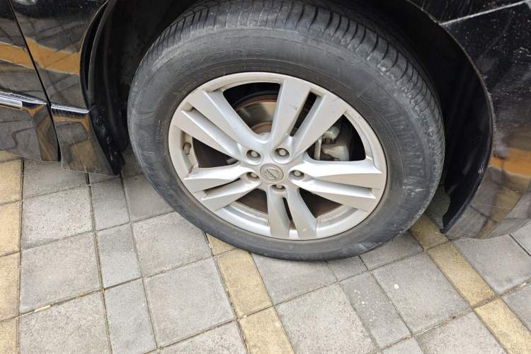 Used Nissan Quest 2015 3.5L SL Right Front Wheel Hub