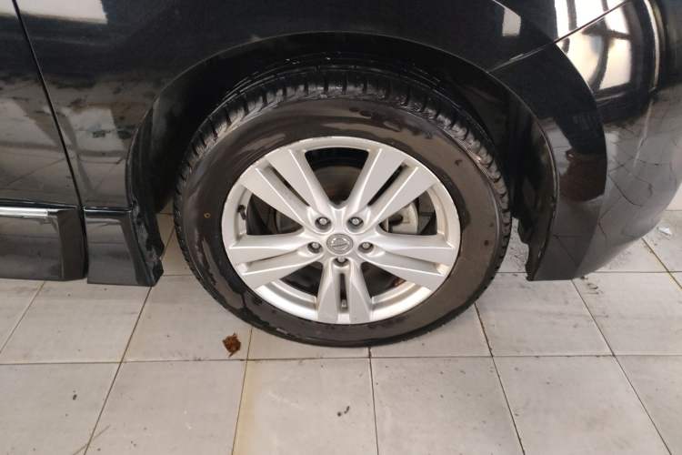Used Nissan Quest 2015 3.5L SL Right Front Wheel Hub