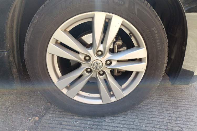 Used Nissan Quest 2015 3.5L SL Right Front Wheel Hub