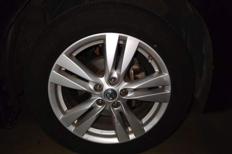 Used Nissan Quest 2015 3.5L SL Right Front Wheel Hub