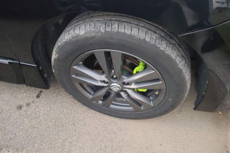 Used Nissan Quest 2015 3.5L SL Right Front Wheel Hub