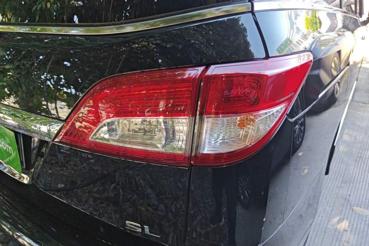 Used Nissan Quest 2015 3.5L SL Right Rear Taillight