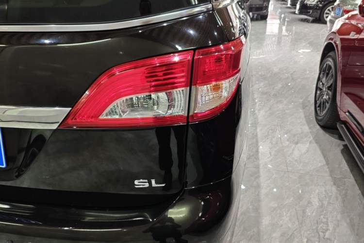 Used Nissan Quest 2015 3.5L SL Right Rear Taillight