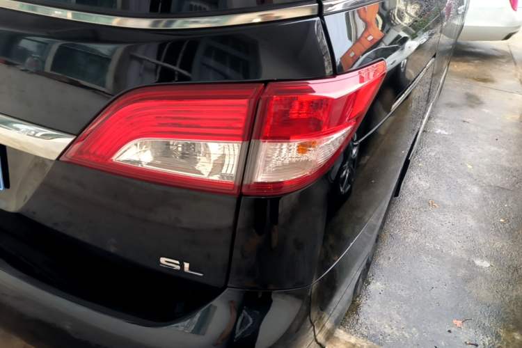 Used Nissan Quest 2015 3.5L SL Right Rear Taillight