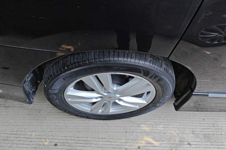 Used Nissan Quest 2015 3.5L SL Right Rear Wheel Hub
