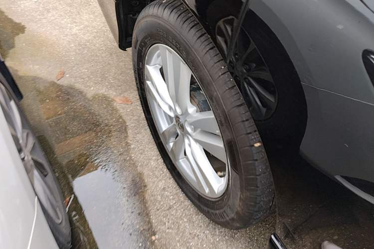 Used Nissan Quest 2015 3.5L SL Right Rear Wheel Hub