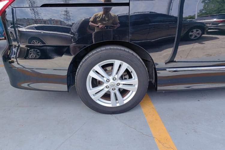 Used Nissan Quest 2015 3.5L SL Right Rear Wheel Hub
