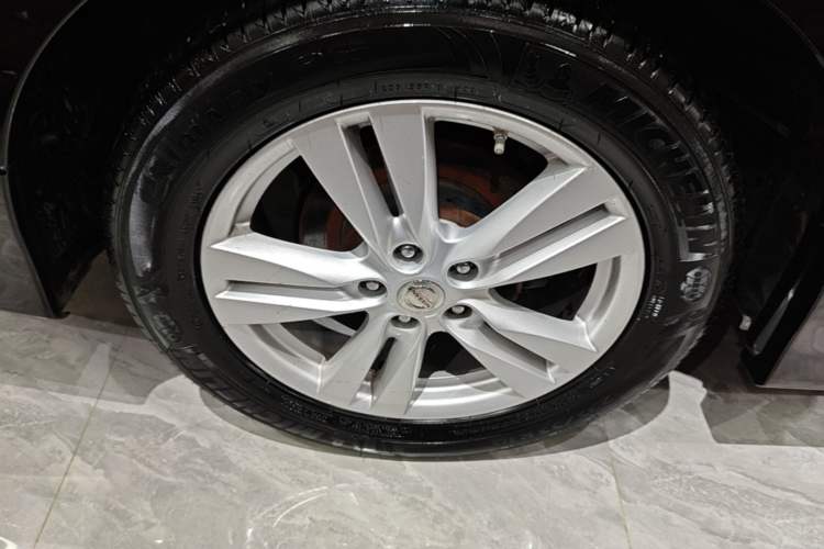 Used Nissan Quest 2015 3.5L SL Right Rear Wheel Hub