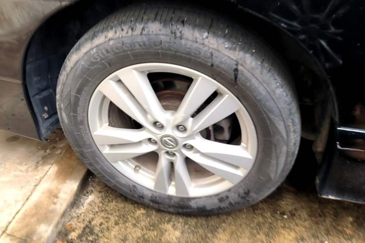 Used Nissan Quest 2015 3.5L SL Right Rear Wheel Hub