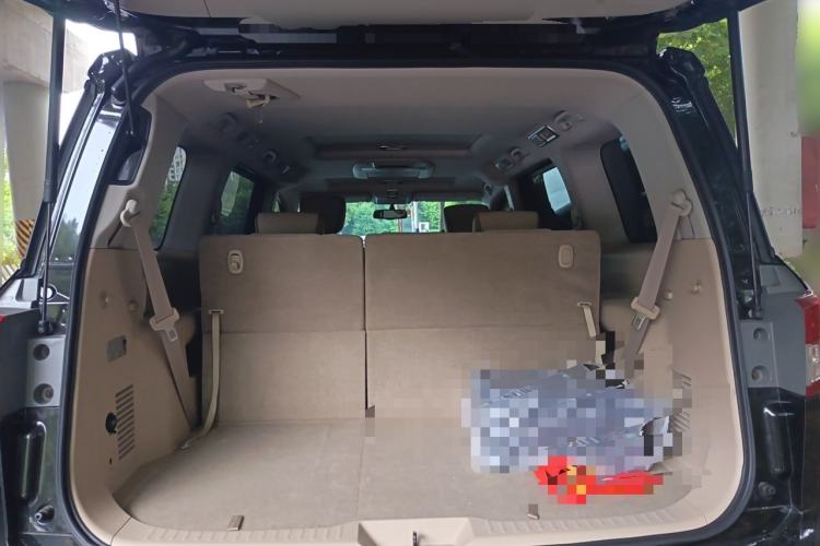 Used Nissan Quest 2015 3.5L SL Trunk