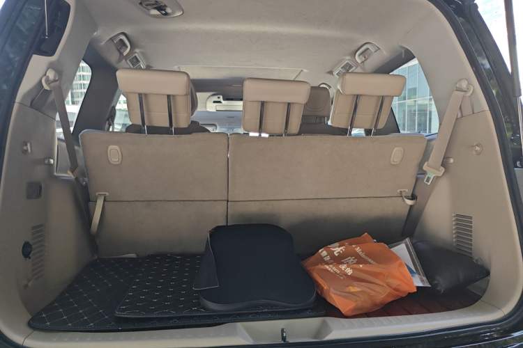 Used Nissan Quest 2015 3.5L SL Trunk