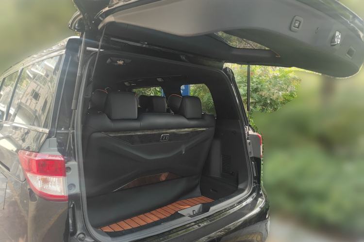 Used Nissan Quest 2015 3.5L SL Trunk