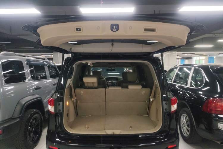Used Nissan Quest 2015 3.5L SL Trunk