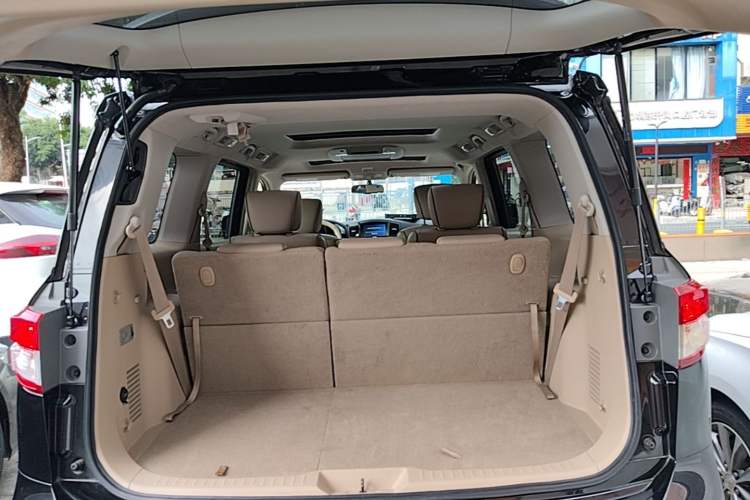 Used Nissan Quest 2015 3.5L SL Trunk