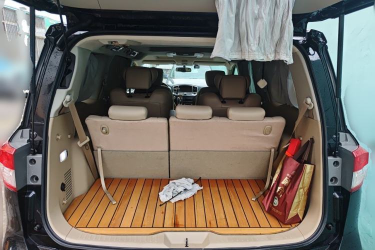 Used Nissan Quest 2015 3.5L SL Trunk