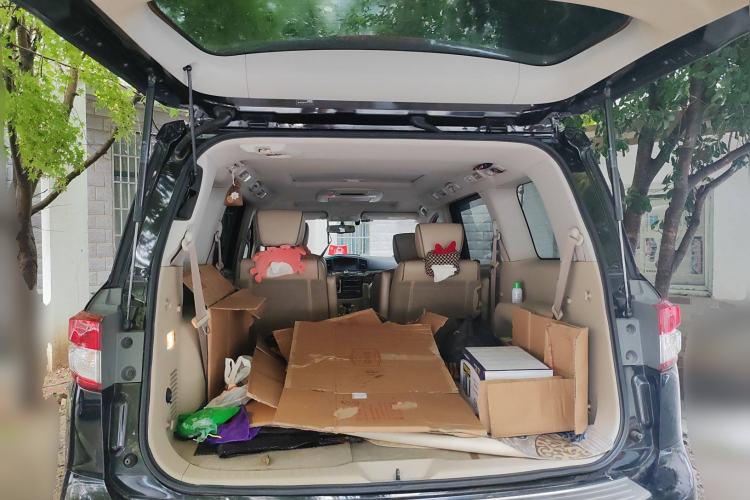 Used Nissan Quest 2015 3.5L SL Trunk