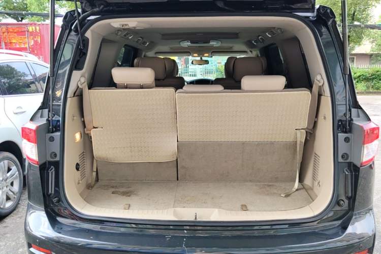 Used Nissan Quest 2015 3.5L SL Trunk