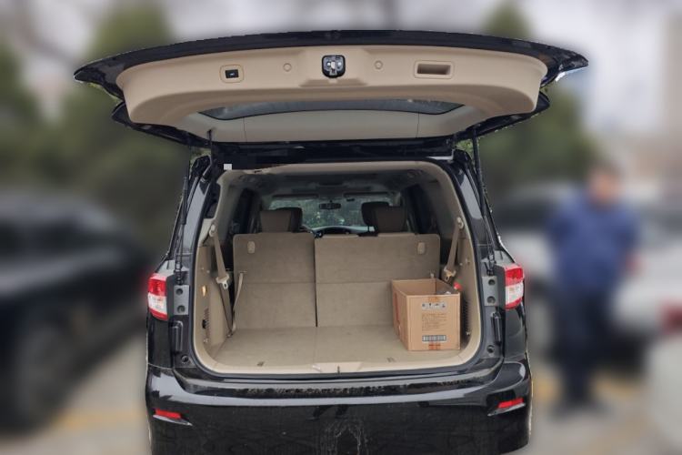 Used Nissan Quest 2015 3.5L SL Trunk