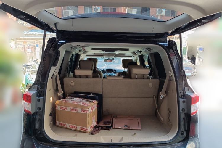 Used Nissan Quest 2015 3.5L SL Trunk