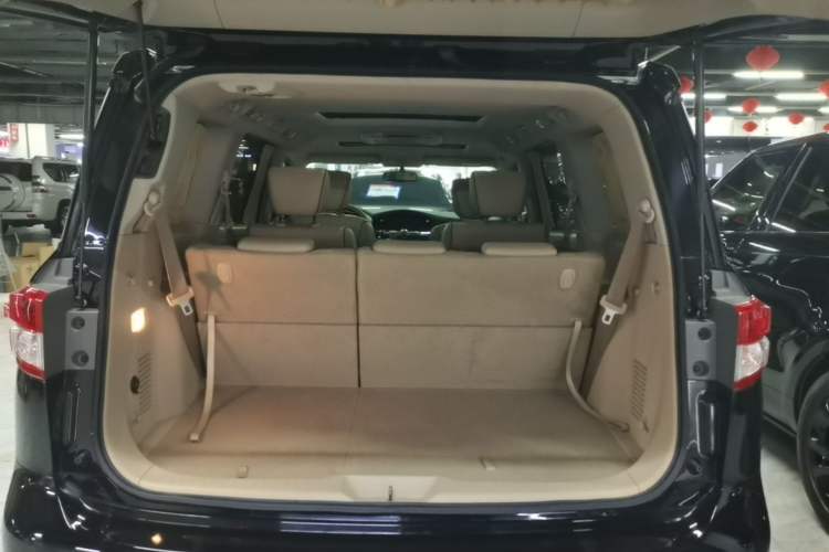 Used Nissan Quest 2015 3.5L SL Trunk