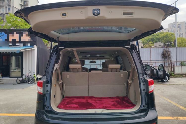 Used Nissan Quest 2015 3.5L SL Trunk