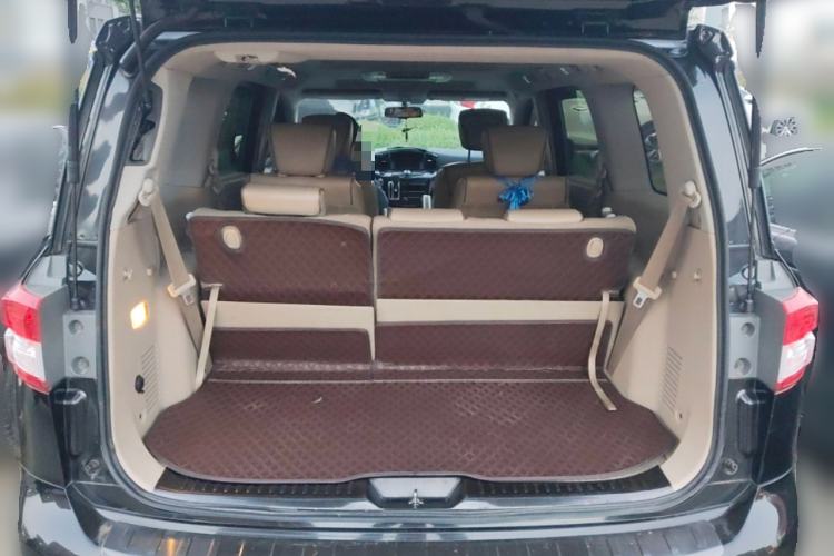 Used Nissan Quest 2015 3.5L SL Trunk