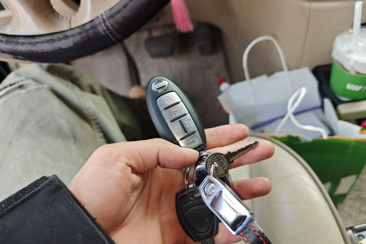 Used Nissan Quest 2015 3.5L SL Vehicle Key